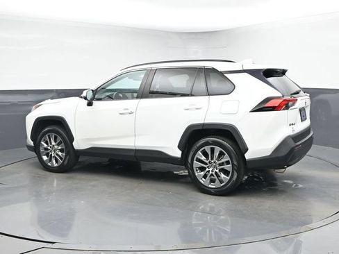 Used 2020 Toyota RAV4 XLE Premium FWD image 6