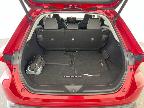 Used 2022 Toyota Venza XLE image 26