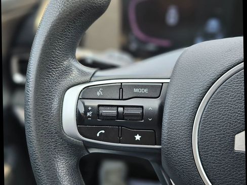 Used 2023 Kia Sportage LX image 16