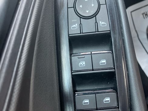 Used 2025 Nissan Rogue S FWD image 12