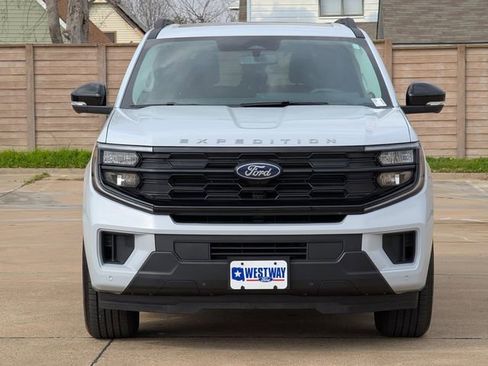 New 2025 Ford Expedition Active image 28