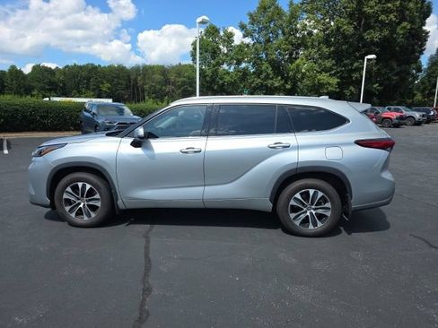 Used 2020 Toyota Highlander XLE AWD/4WD image 10