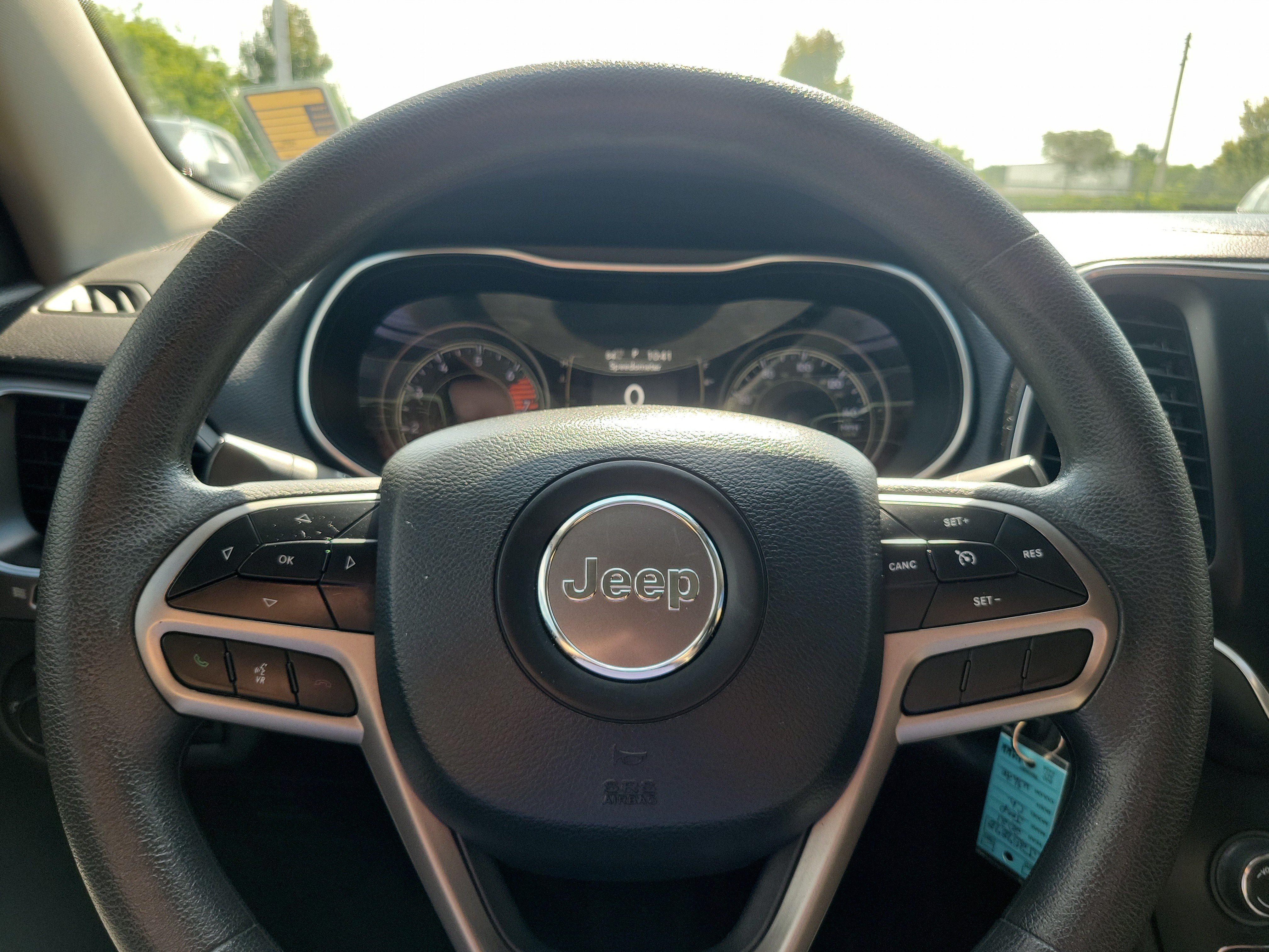 Used 2021 Jeep Cherokee Latitude w/ Mopar Interior Package FWD image 16