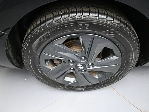 Certified 2023 Hyundai Elantra Blue FWD image 12