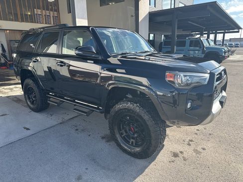Used 2024 Toyota 4Runner TRD Off-Road Premium image 6