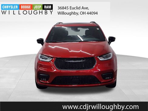 New 2026 Chrysler Pacifica Select image 2