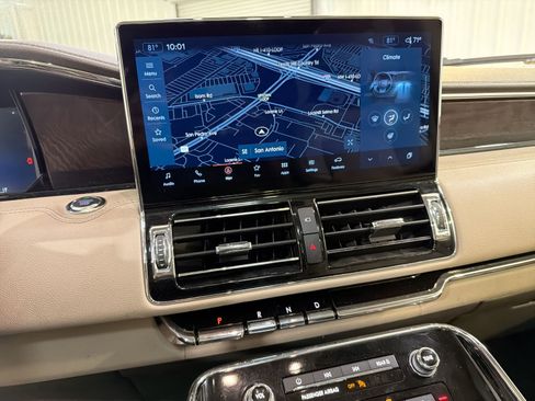 Used 2022 Lincoln Navigator Reserve image 19