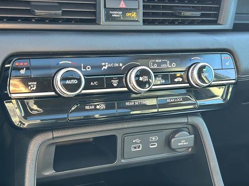 Used 2023 Honda Pilot Touring image 32