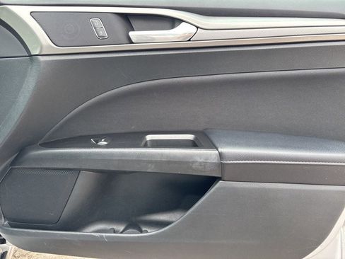 Used 2017 Ford Fusion SE image 33