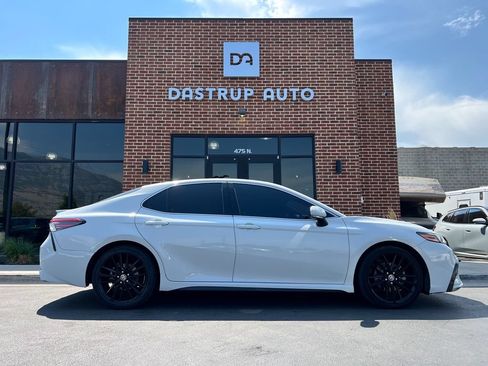 Used 2022 Toyota Camry XSE FWD image 7