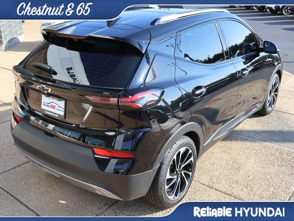 Used 2023 Chevrolet Bolt EUV Premier w/ Sun & Sound Package FWD image 6