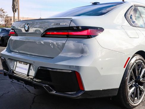 Used 2025 BMW i7 eDrive50 w/ M Sport Package image 9