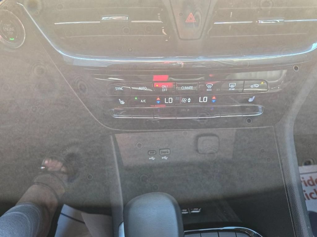 Used 2025 Buick Encore GX Avenir w/ Avenir Technology Package FWD image 14