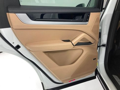 Certified 2024 Porsche Cayenne image 16