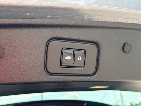 Used 2023 Nissan Pathfinder SL w/ SL Premium Package AWD/4WD image 10