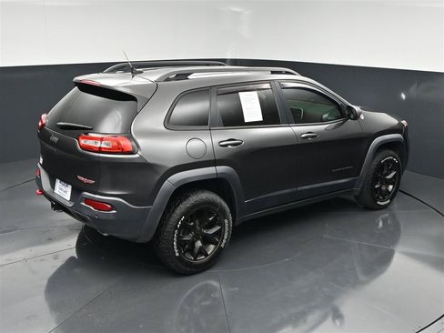 Used 2015 Jeep Cherokee Trailhawk w/ Comfort/Convenience Group AWD/4WD image 24