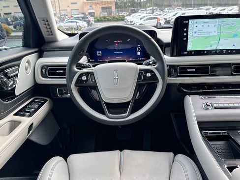 Used 2025 Lincoln Aviator Reserve w/ Luxury Package image 14