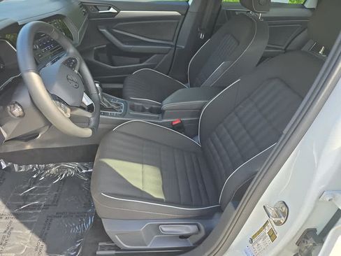 Used 2024 Volkswagen Jetta Sport FWD image 8