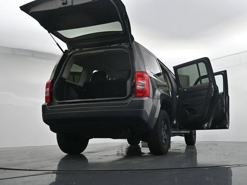 Used 2017 Jeep Patriot Sport AWD/4WD image 40