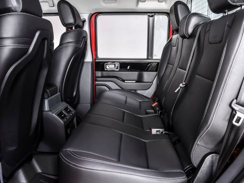 Used 2025 INEOS Grenadier AWD/4WD image 17