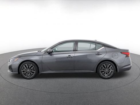 Used 2025 Nissan Altima 2.5 SV FWD image 5
