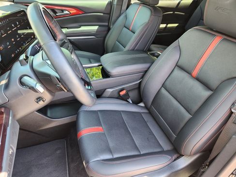 Used 2025 Chevrolet Traverse RS AWD/4WD image 13