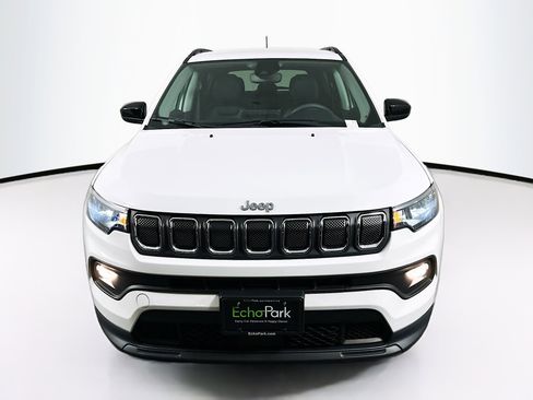 Used 2022 Jeep Compass Latitude image 2