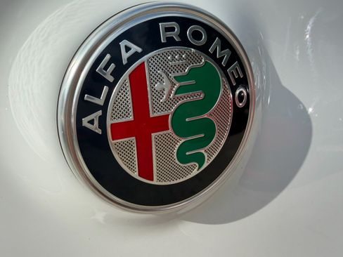 Used 2022 Alfa Romeo Stelvio Ti w/ Active Assist Plus Package AWD/4WD image 10
