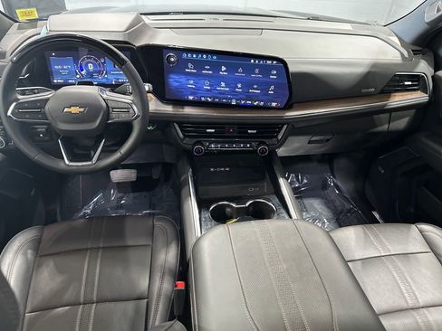 Used 2025 Chevrolet Suburban High Country AWD/4WD image 7