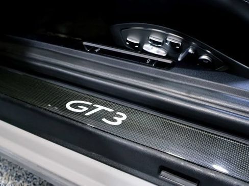 Used 2018 Porsche 911 GT3 w/ Sport Chrono Package RWD image 38