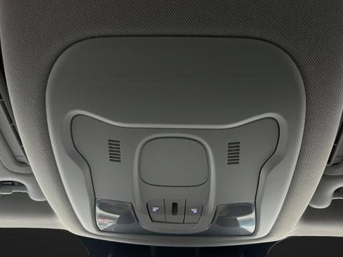 Used 2018 Jeep Renegade Altitude FWD image 31