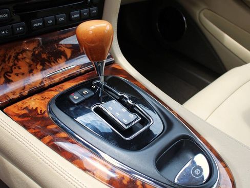Used 2006 Jaguar XJ8 RWD image 39