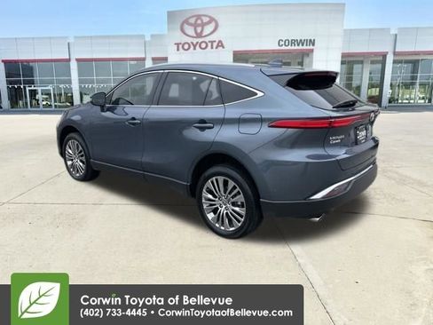 Used 2023 Toyota Venza Limited image 3