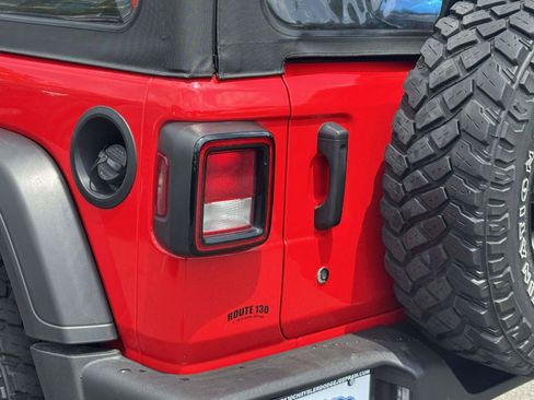 Used 2022 Jeep Wrangler Unlimited Sport AWD/4WD image 8