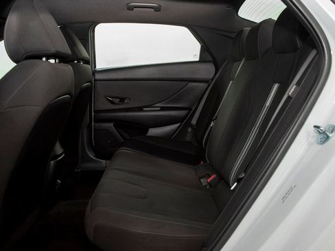 Used 2025 Hyundai Elantra SEL image 8