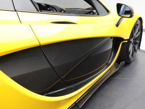 Used 2015 McLaren P1 RWD image 32