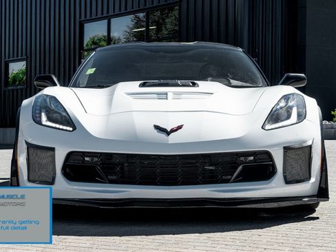 Used 2016 Chevrolet Corvette Z06 w/ 3LZ Preferred Equipment Group RWD image 4