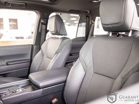 Used 2024 Lexus GX 550 AWD/4WD image 18
