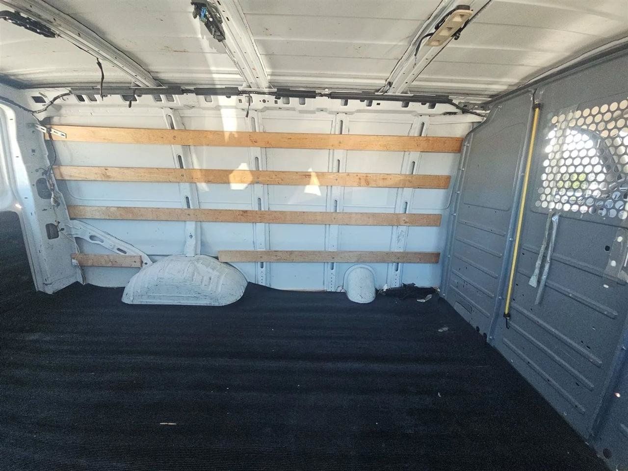 Used 2015 GMC Savana 2500 RWD image 12