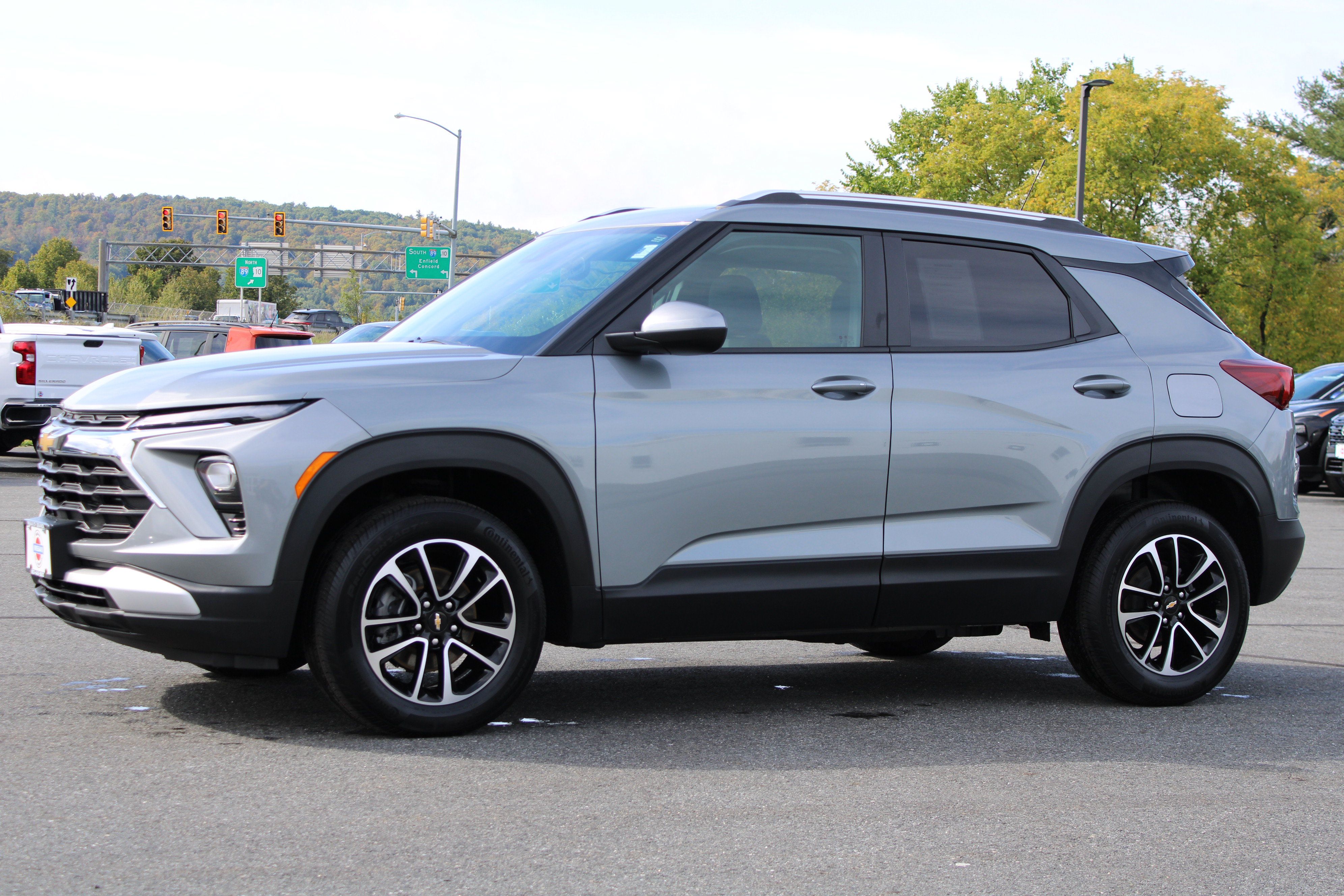 Used 2025 Chevrolet TrailBlazer LT w/ Convenience Package AWD/4WD image 12