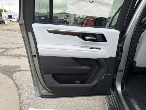 New 2025 Chevrolet Suburban Premier AWD/4WD image 21