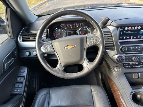 Used 2019 Chevrolet Suburban LT image 14
