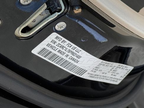 Used 2023 Chrysler Pacifica Touring-L FWD image 31
