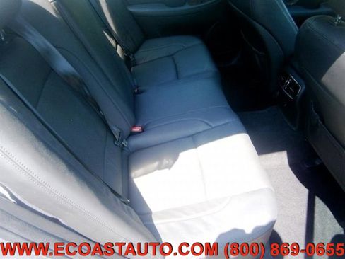 Used 2011 Hyundai Genesis 3.8 image 6