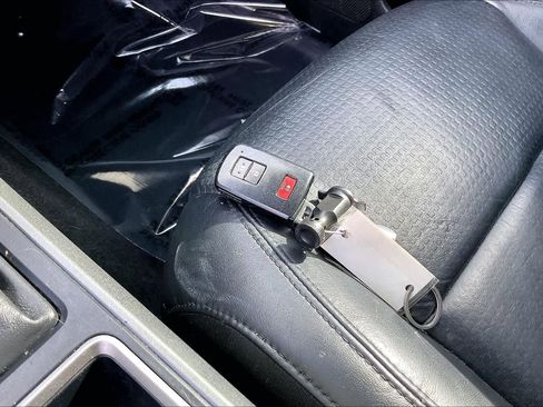 Used 2020 Toyota Tacoma TRD Sport image 10