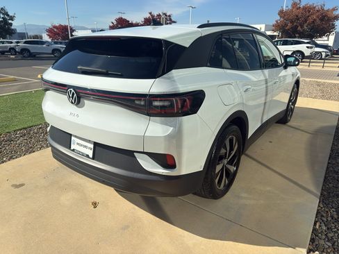 Used 2023 Volkswagen ID.4 Pro image 4