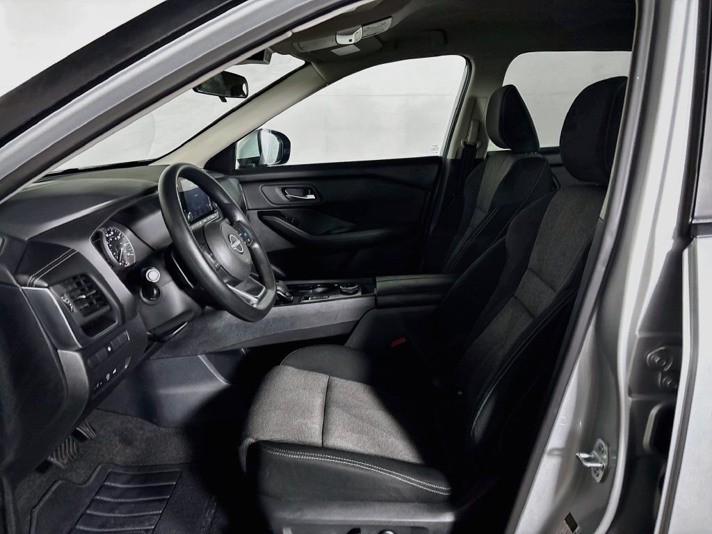 Used 2024 Nissan Rogue SV AWD/4WD image 11