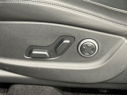 Used 2025 Genesis GV70 2.5T Advanced w/ Advanced Package image 17