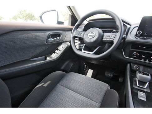 Used 2023 Nissan Rogue SV AWD/4WD image 11