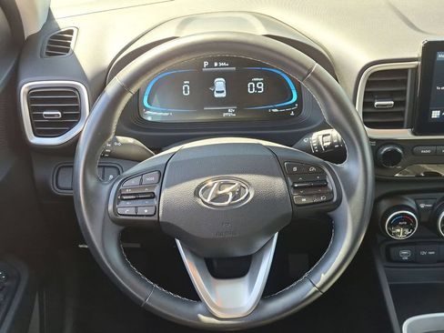 Used 2025 Hyundai Venue SEL FWD image 23